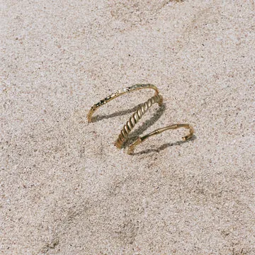 TIMI OF SWEDEN Isabel croissant armbånd forgyldt bangle