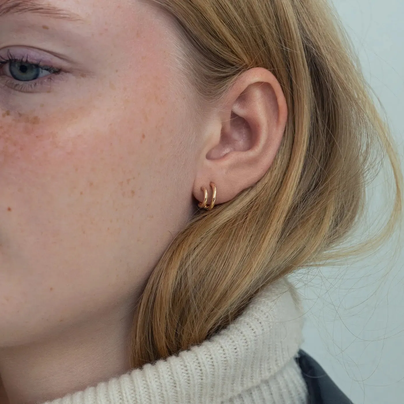 TIMI OF SWEDEN To Ringe øreringe guld studs 10 mm