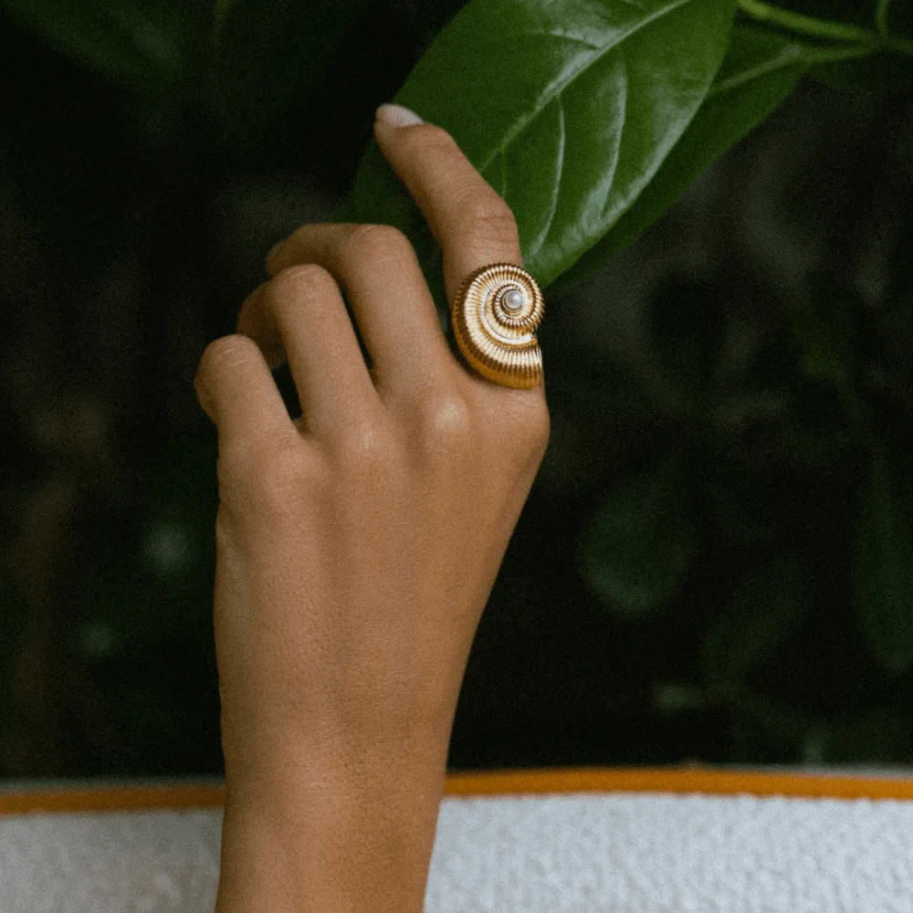 Orelia Statement Textured Ammonite ring guld