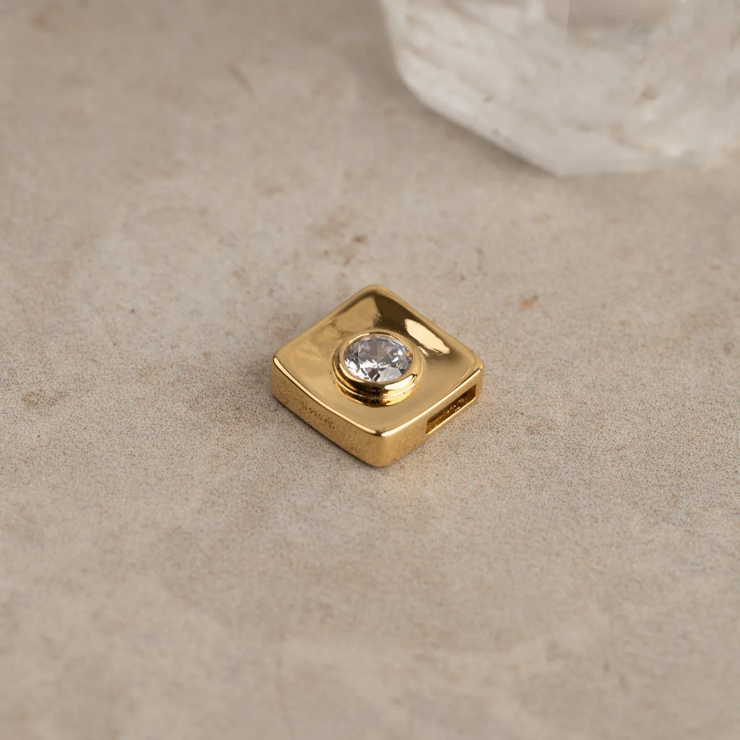 Sisi Copenhagen Mae vedhæng forgyldt zirkon 12 mm