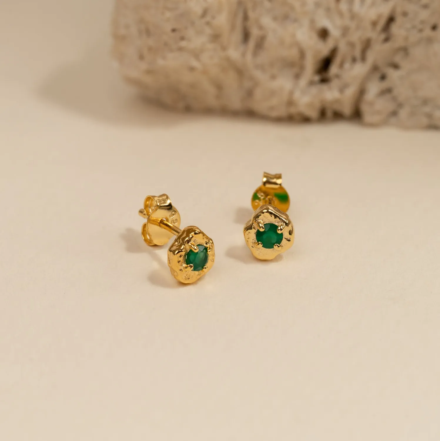 Sisi Copenhagen Emilia Green Agate Golden ørestikker grøn agat forgyldt