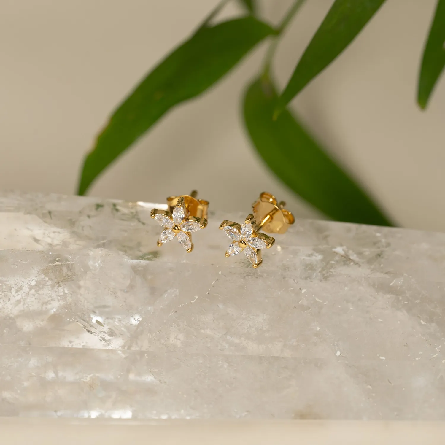 Sisi Copenhagen Bellis Crystal ørestikker forgyldt zirkonia