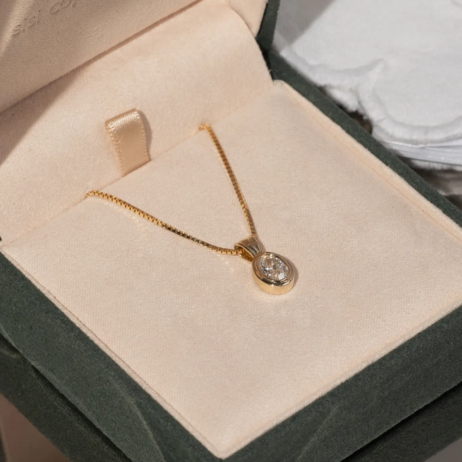 Sisi Copenhagen Lineage Bezel oval lab-diamantvedhæng 0,75 ct guld
