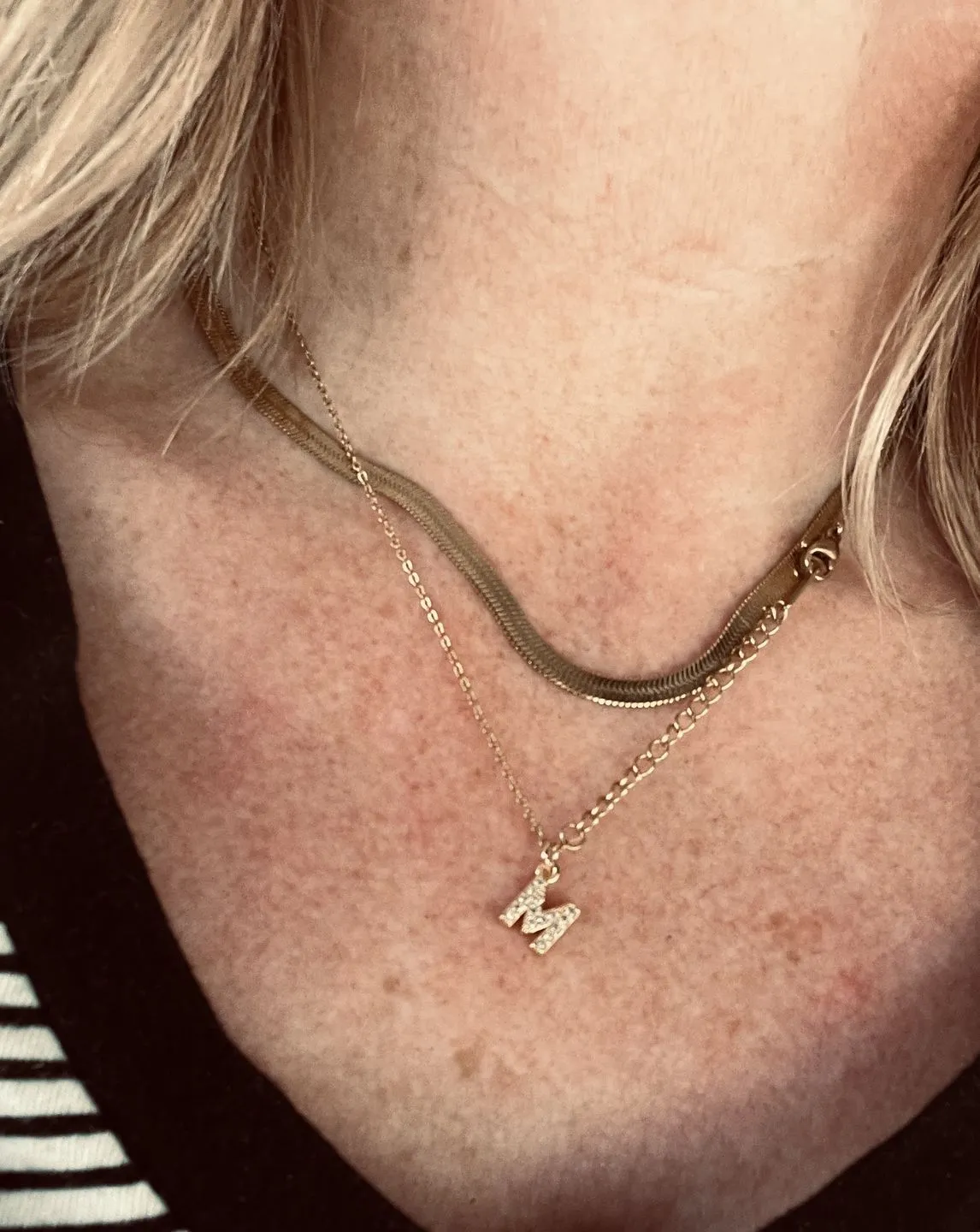 TIMI OF SWEDEN Juno crystal letter halskæde guld stål