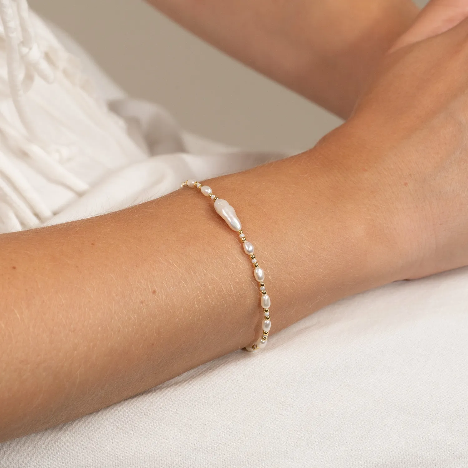 Sisi Copenhagen Lana Pearl armbånd forgyldt perler 16cm