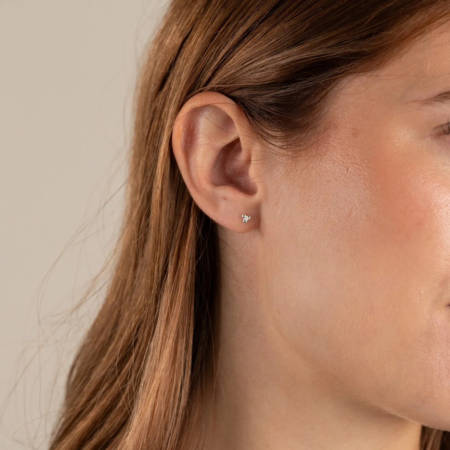 Sisi Copenhagen Tria Dot ørestikker sølv trekant 4 mm