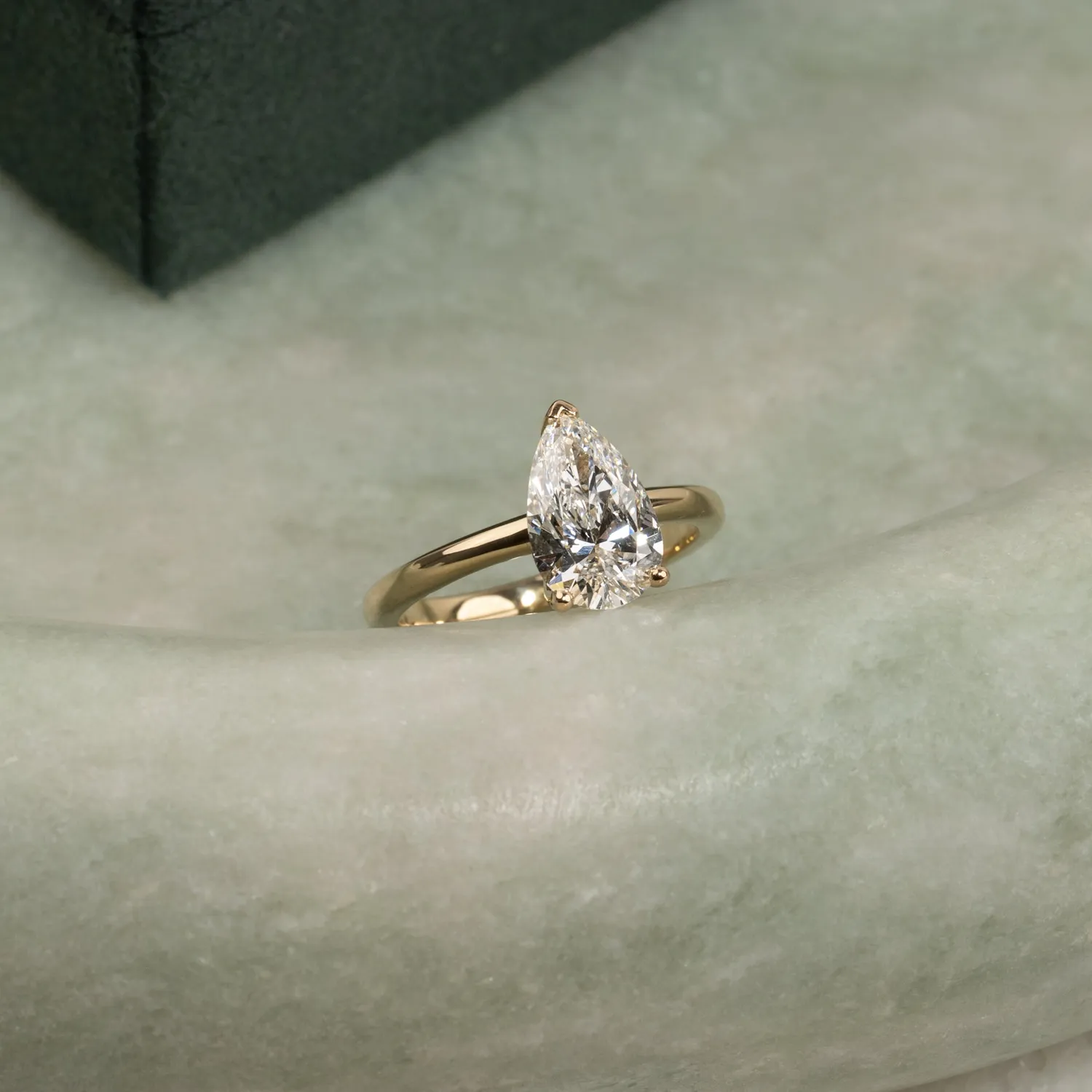 Sisi Copenhagen Solitaire pear-diamantring 14 kt guld