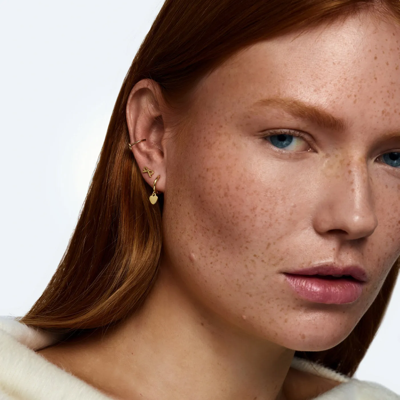 TIMI OF SWEDEN Sarah hjerte ear cuff i guld