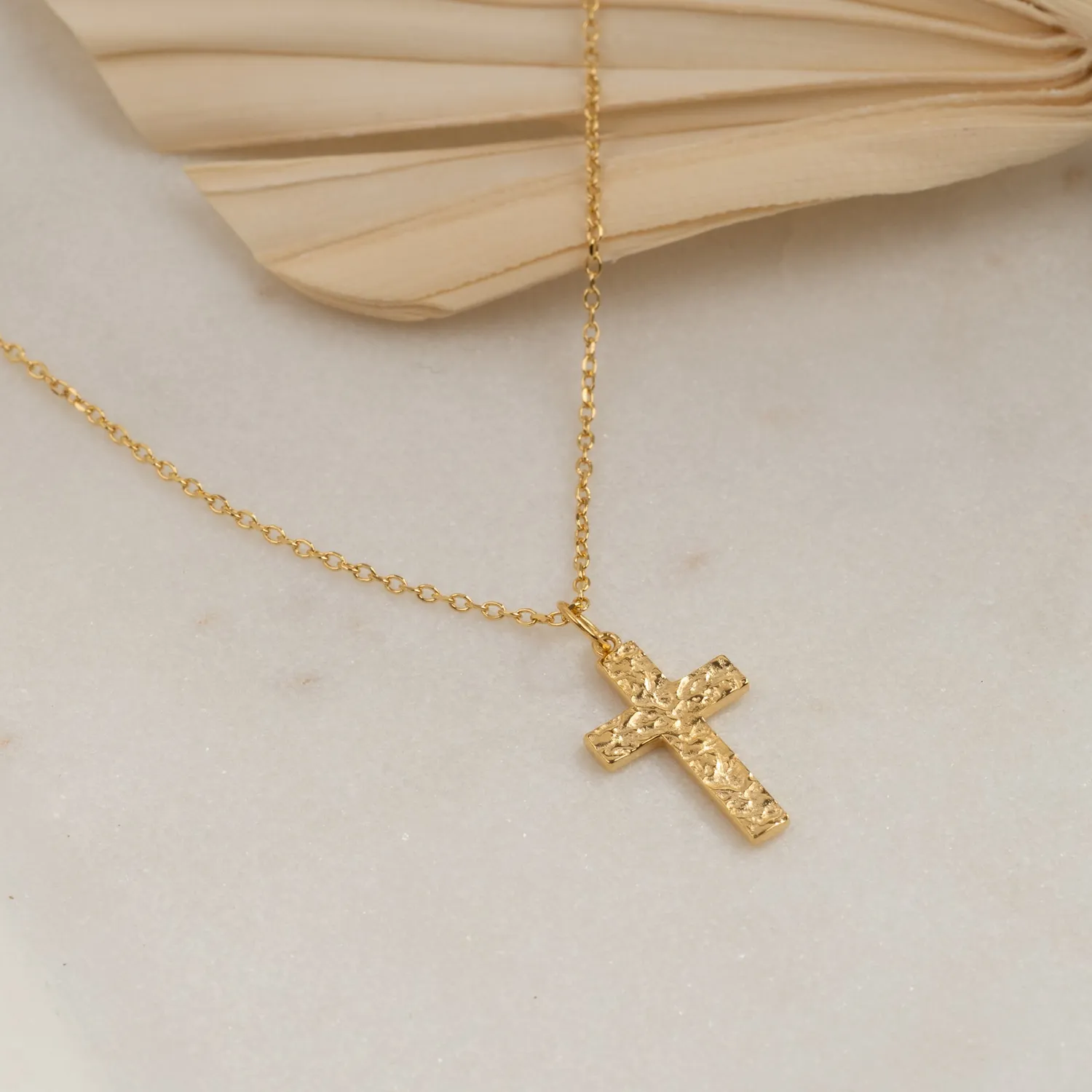 Sisi Copenhagen Elma Cross korsvedhæng forgyldt 20 mm gave