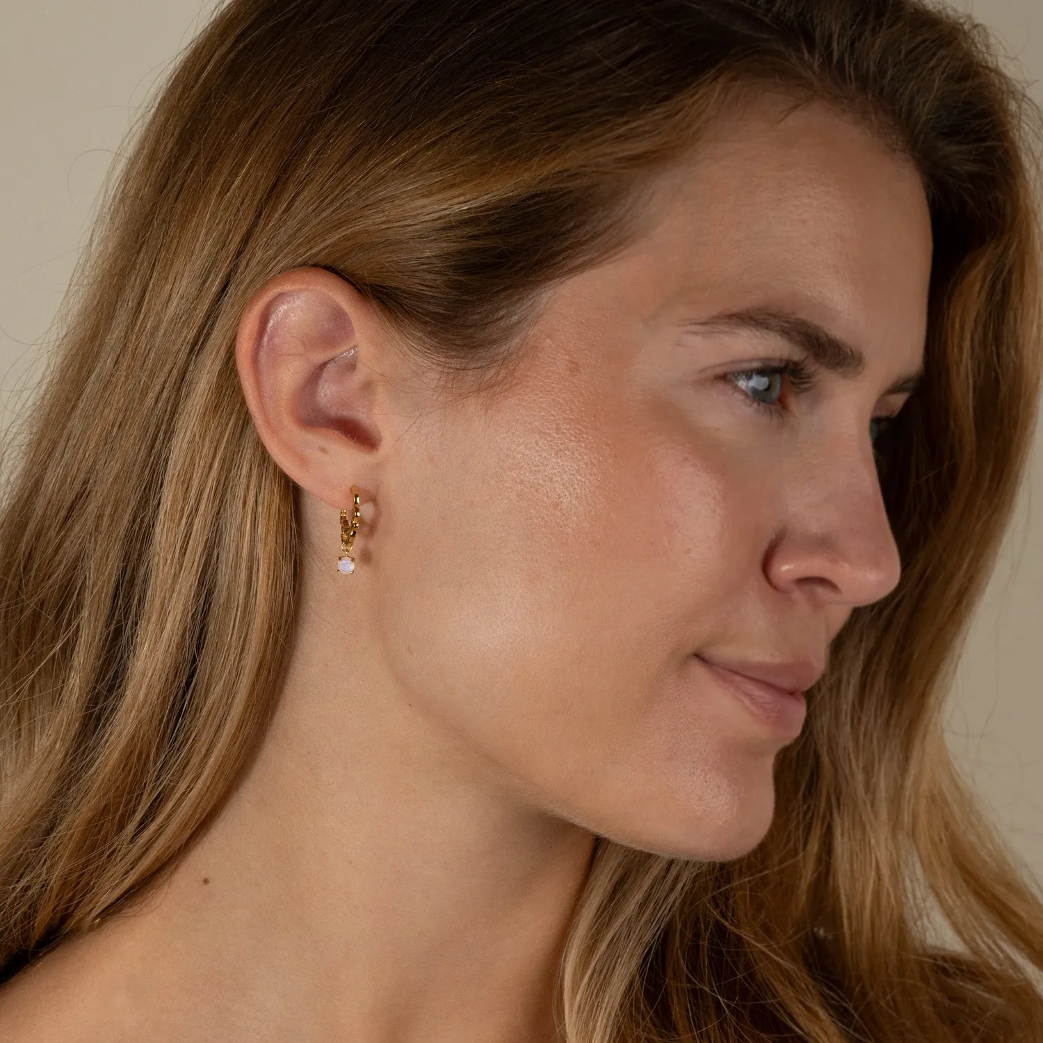 Sisi Copenhagen Emilia Moonstone Golden creol øreringe månesten