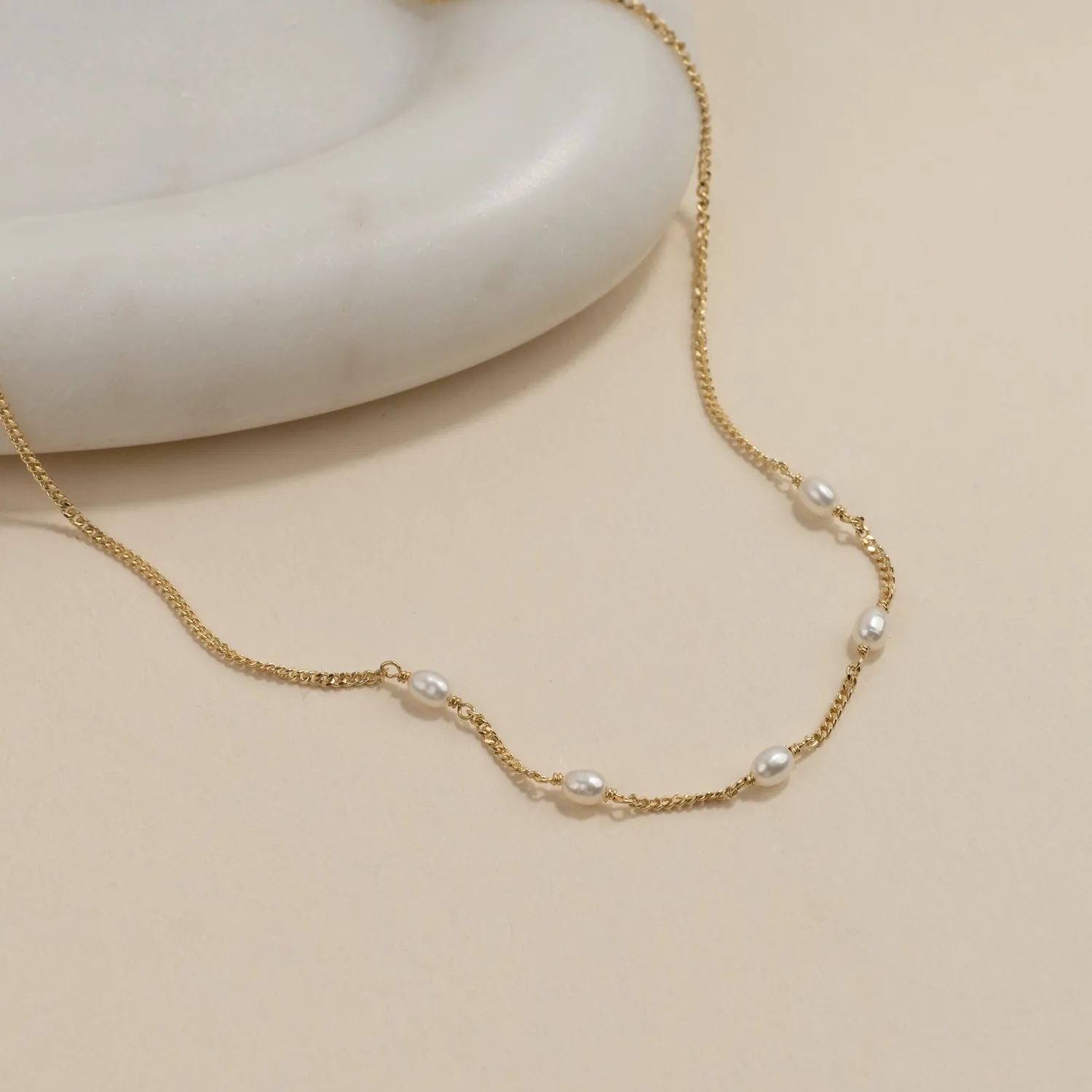 Sisi Copenhagen Alba Pearl Golden halskæde perler 42+6 cm