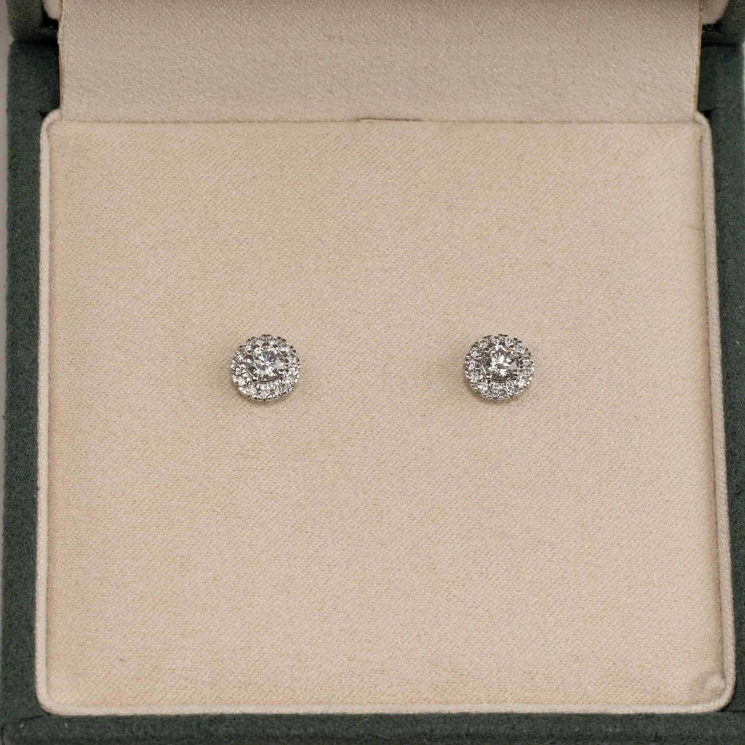 Sisi Copenhagen Halo Lab-Diamond ørestikker hvidguld 0,65 ct