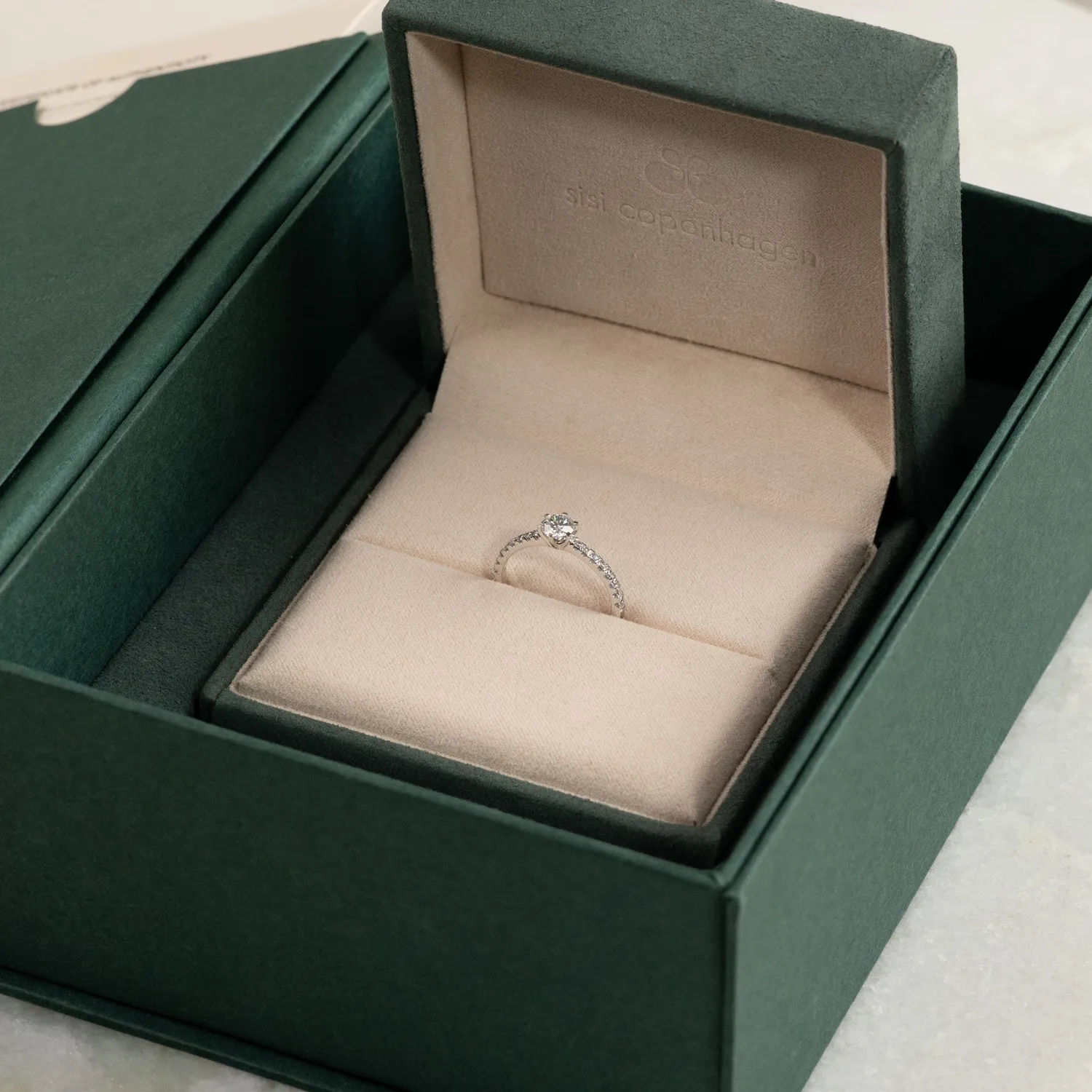 Sisi Copenhagen Classic alliance ring 14 kt hvidguld 0,7 ct