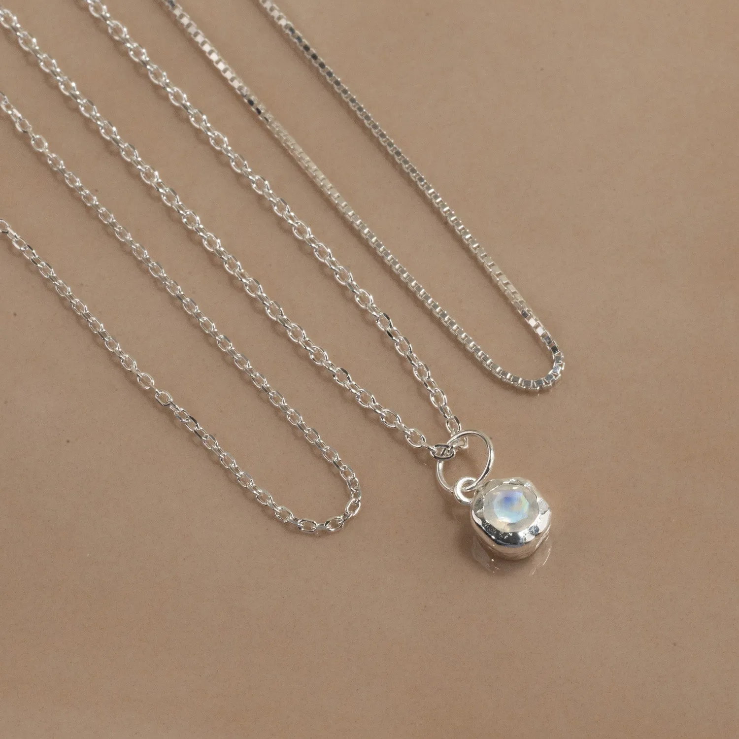 Sisi Copenhagen Selene Moonstone vedhæng 5 mm sølv