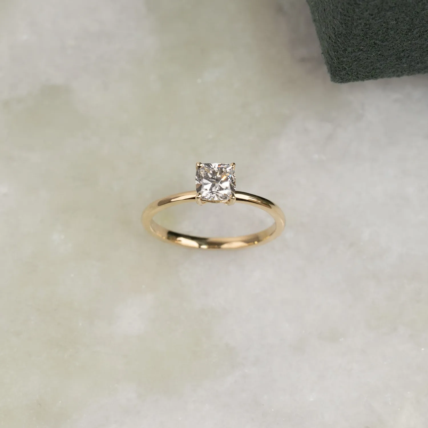 Sisi Copenhagen Solitaire Cushion diamantring 0,75 ct hvidguld