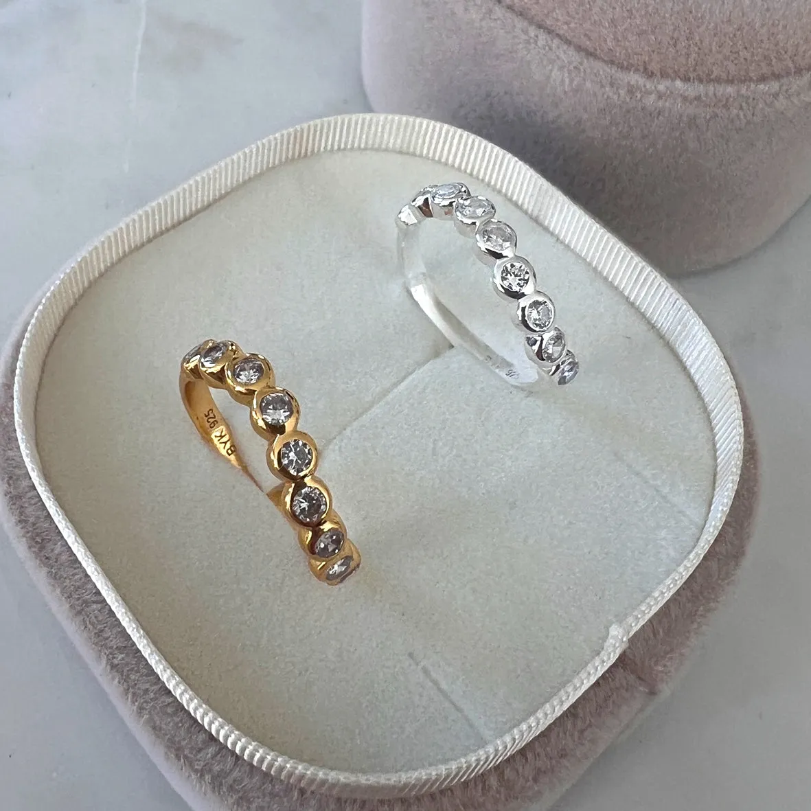 Bykjaergaard Wave ring forgyldt sølv med zirkonia