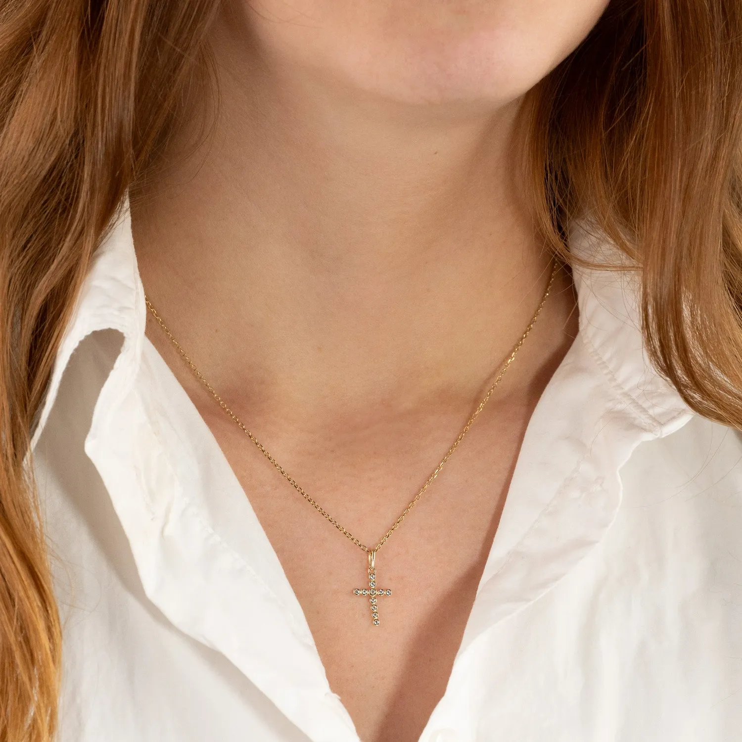 Sisi Copenhagen Crystal Cross vedhæng massivt guld 16 mm