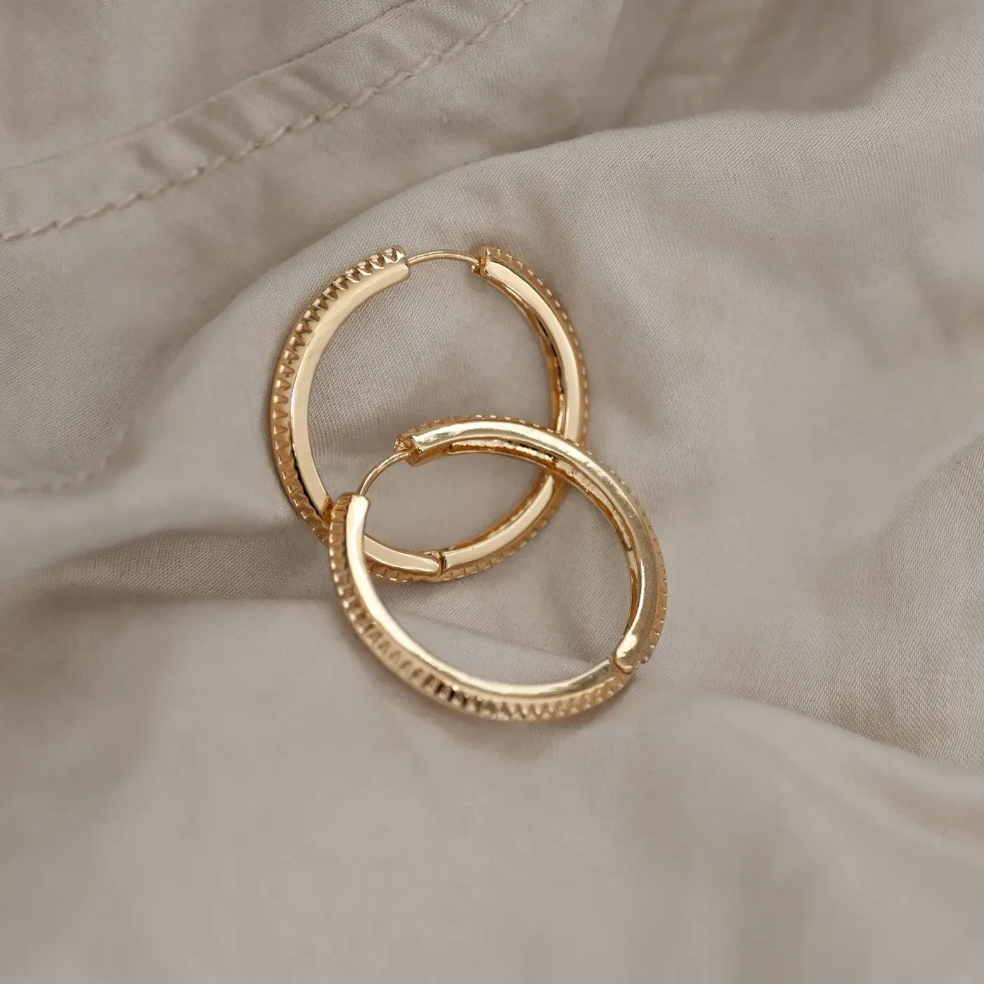 TIMI OF SWEDEN Aztec hoop øreringe guld 35 mm