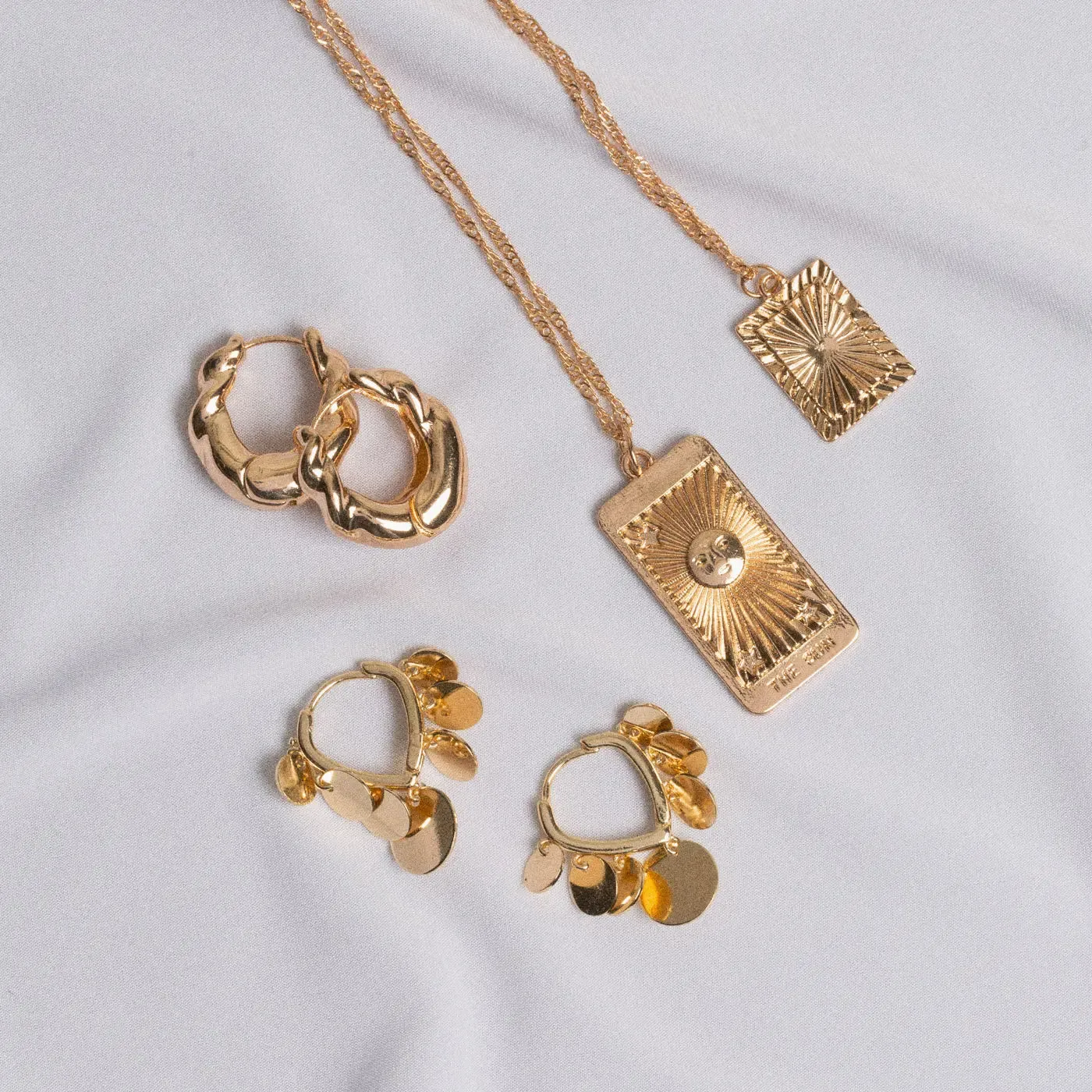 TIMI OF SWEDEN Riya Coin Hoop øreringe 14k forgyldt