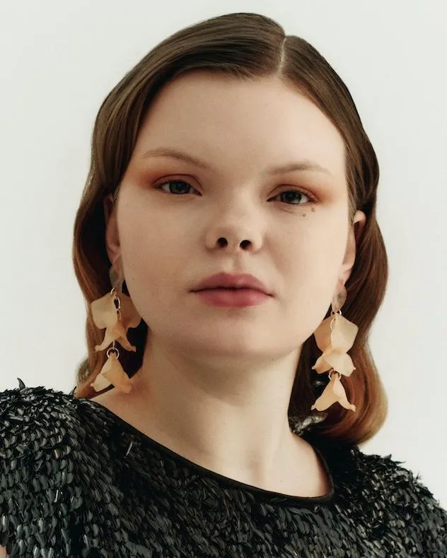 Wos Zena øreringe beige blomst 8,8 cm