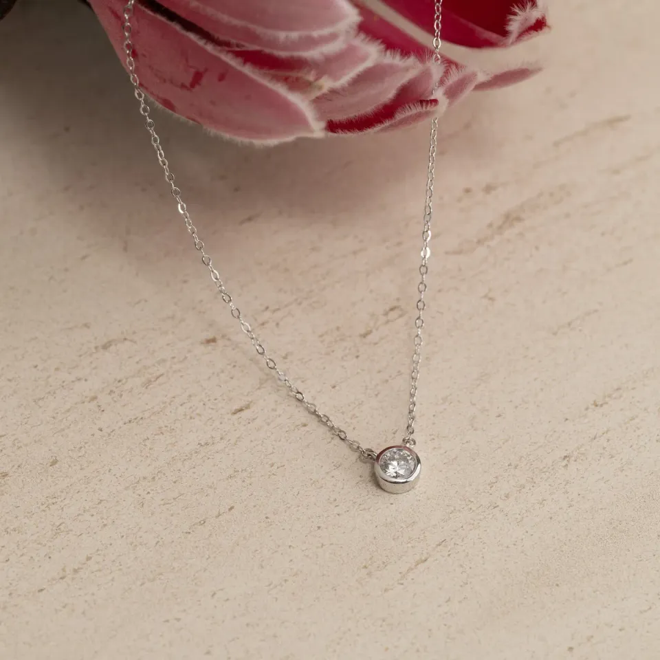 Sisi Copenhagen Solitaire Bezel halskæde 0,5 ct hvidguld