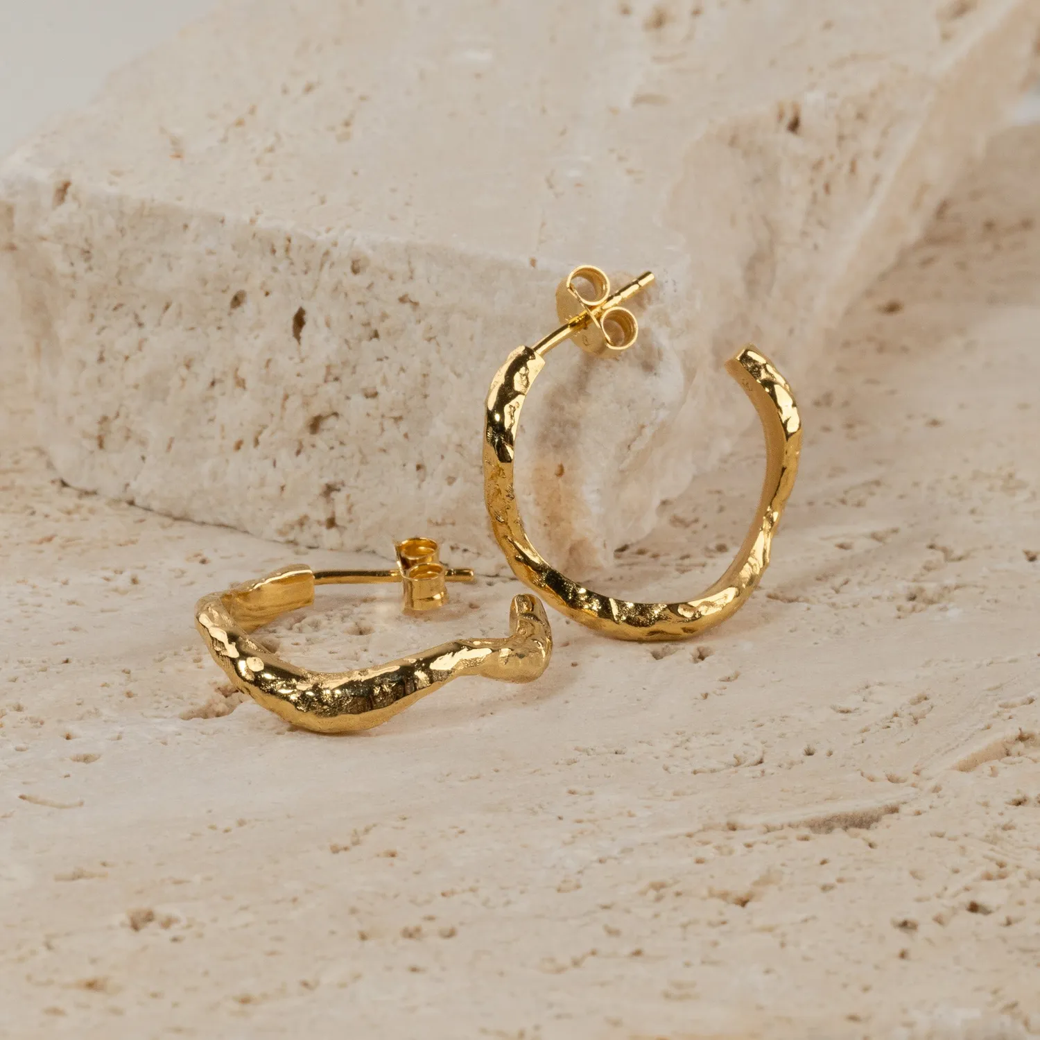 Sisi Copenhagen Maia Golden creoler 20 mm forgyldt