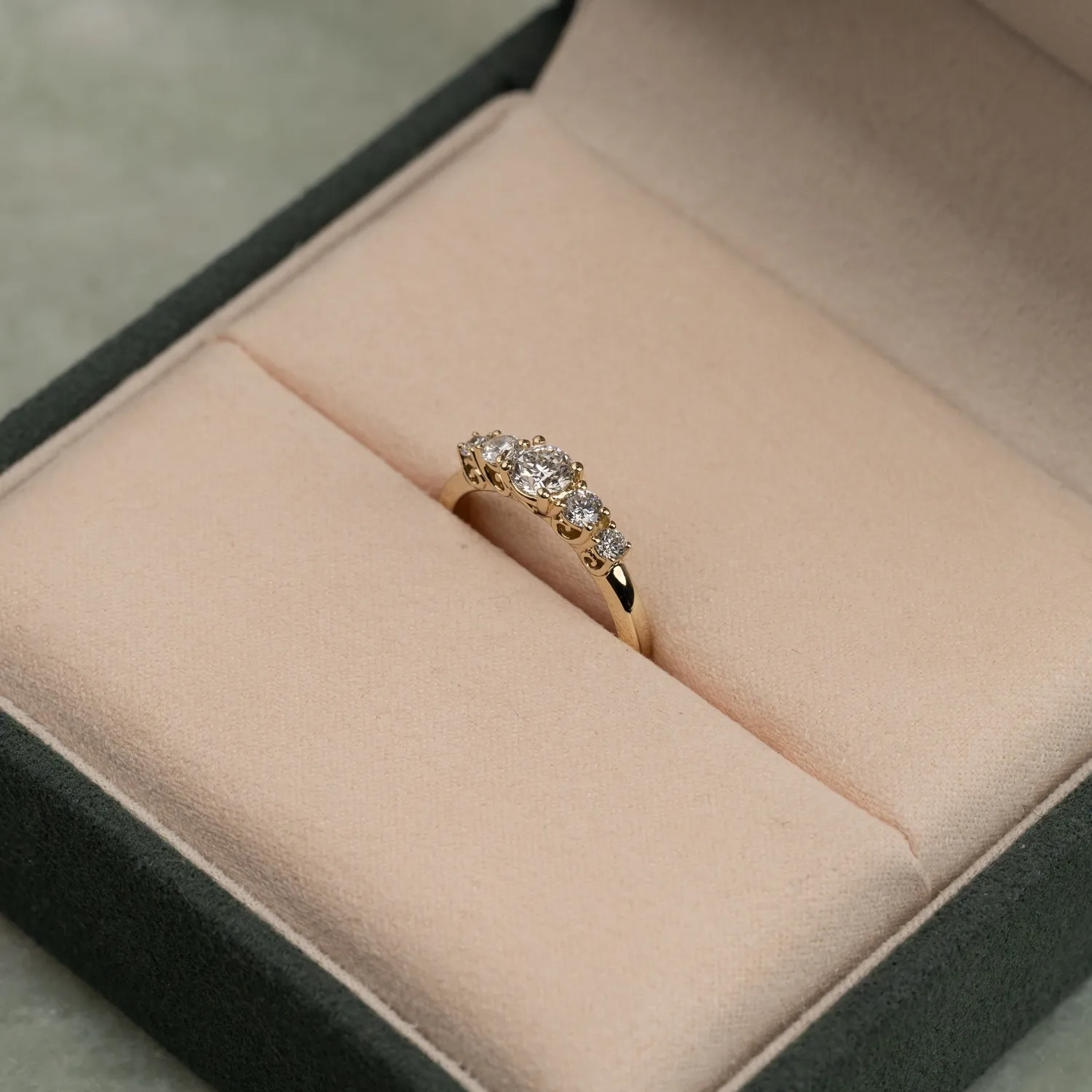 Sisi Copenhagen Five-Stone Trellis diamantring guld 0,7 ct