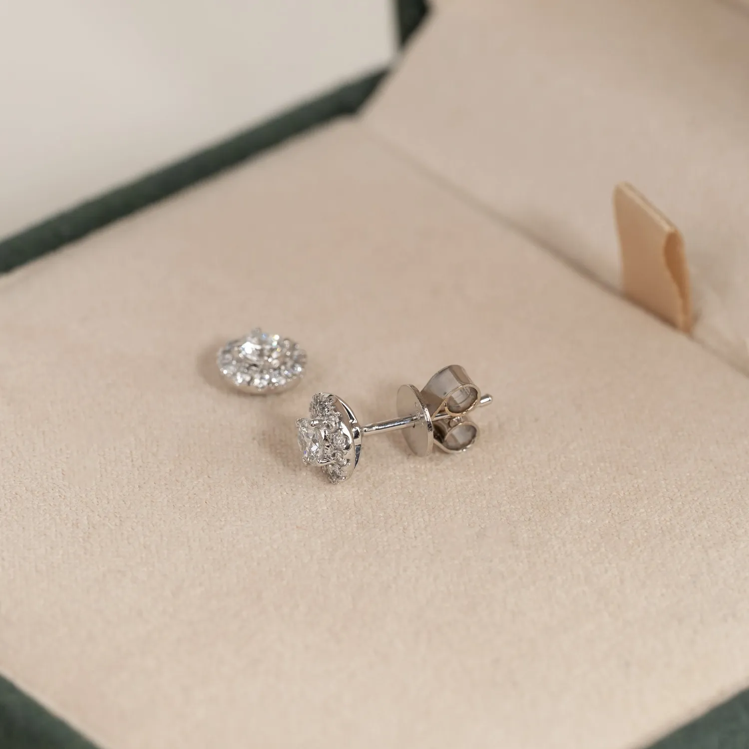 Sisi Copenhagen Halo diamant ørestikker hvidguld 0,5 ct