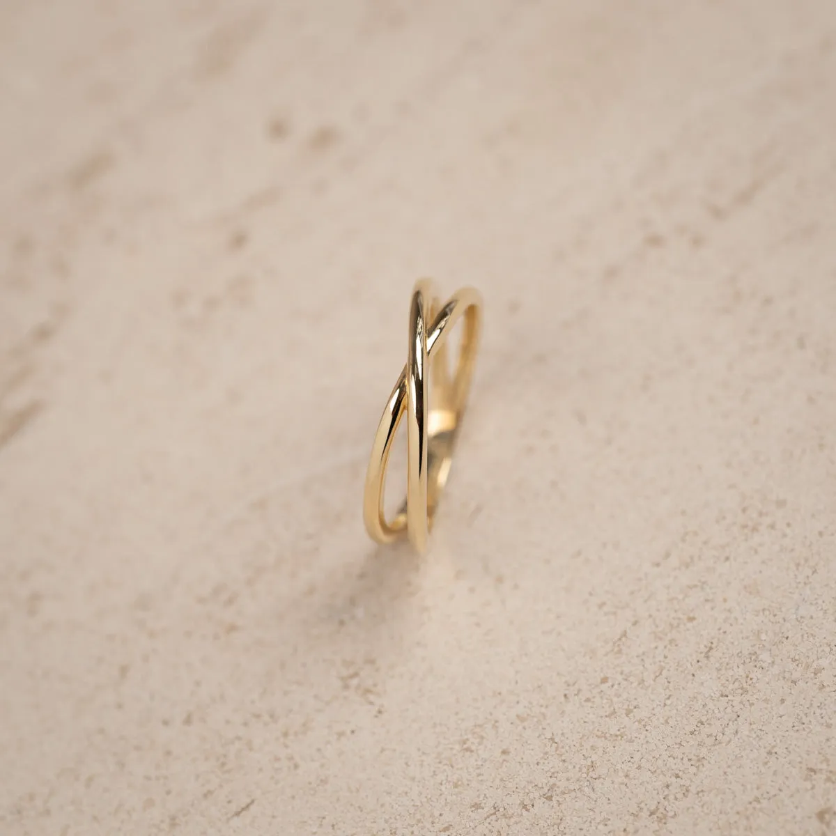 Sisi Copenhagen Larissa krydsring massiv 9 kt guld