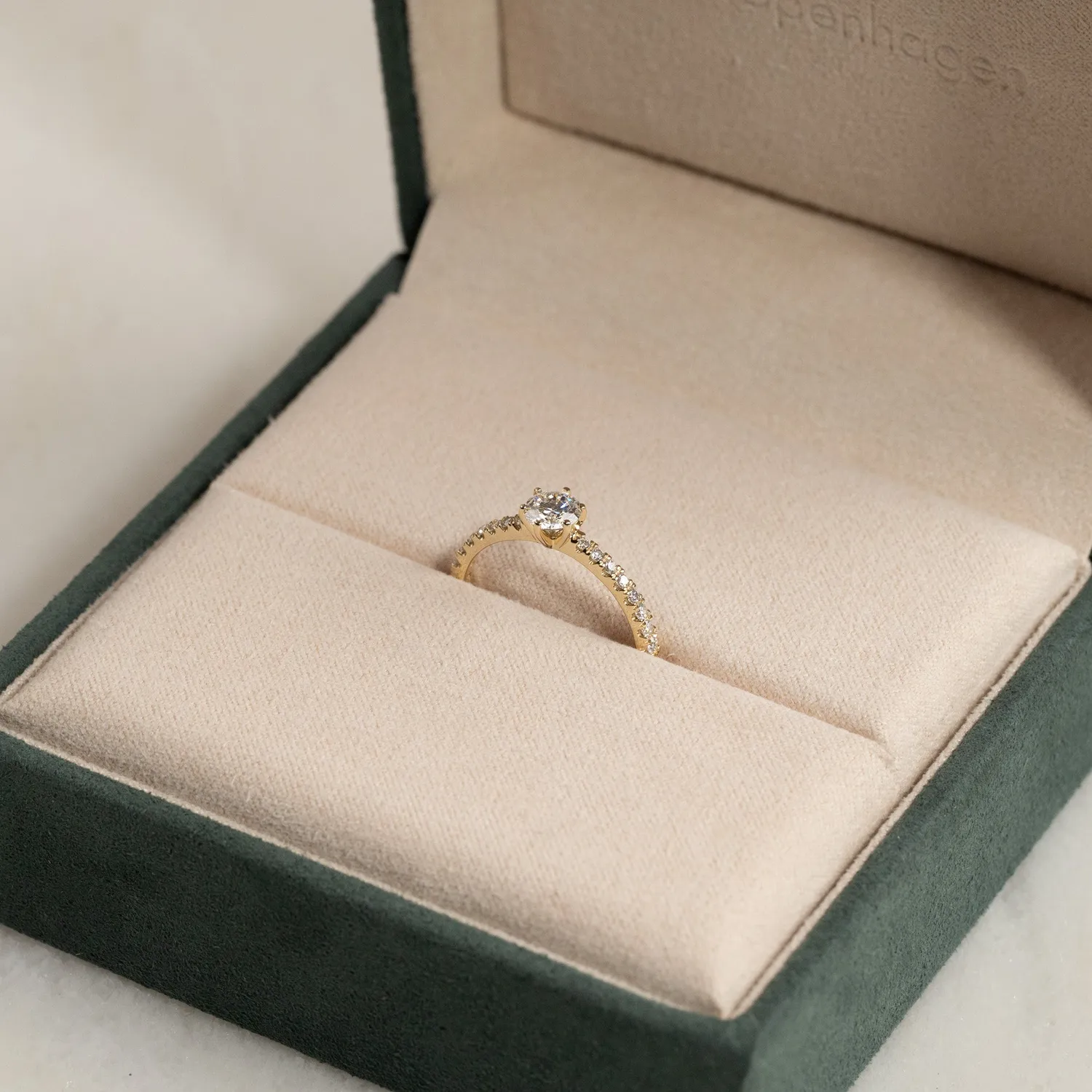 Sisi Copenhagen Classic 6-Prong Alliance ring 0,7 ct 14 kt guld