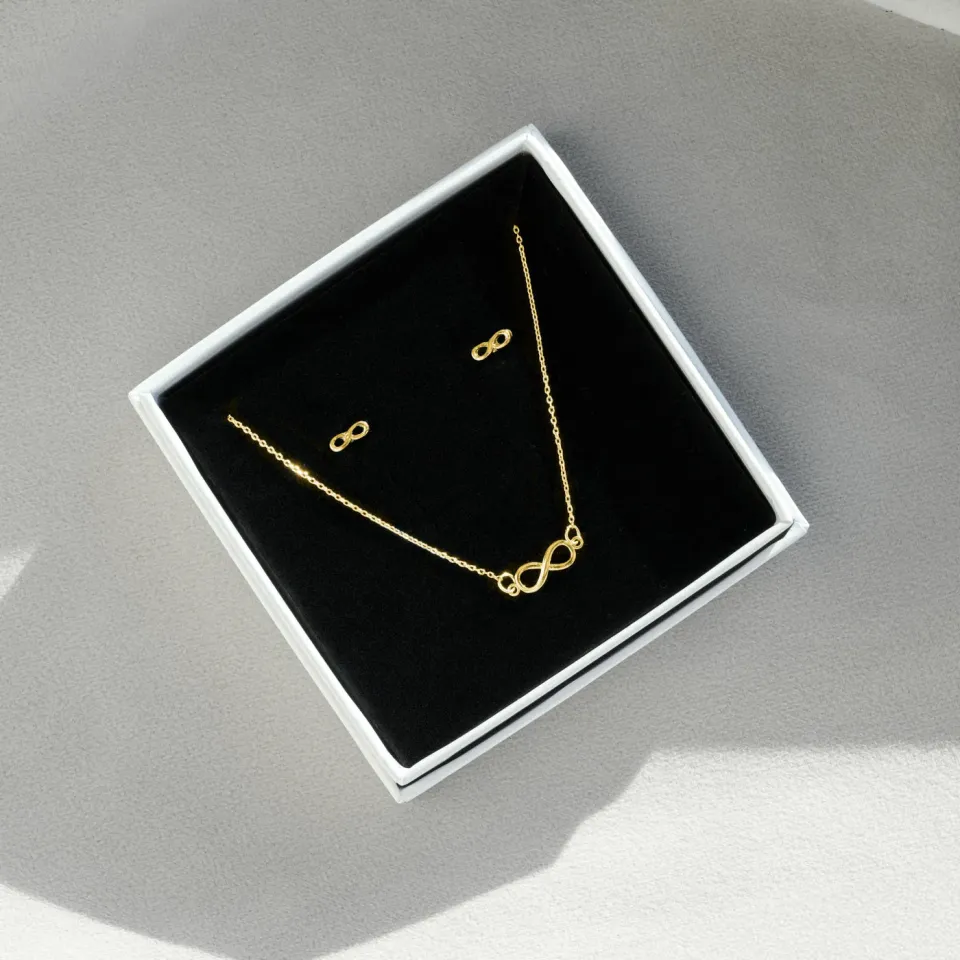 TIMI OF SWEDEN Infinity gavesæt halskæde øreringe guld