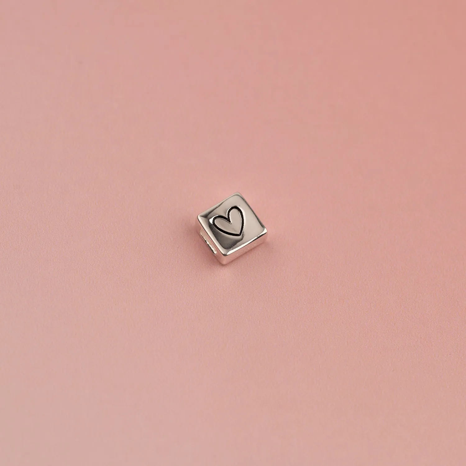 Sisi Copenhagen Box Heart Pendant vedhæng 8 mm forgyldt