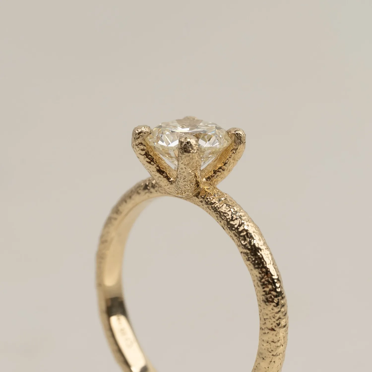Sisi Copenhagen Solitaire Organic diamantring 1,0ct guld 50
