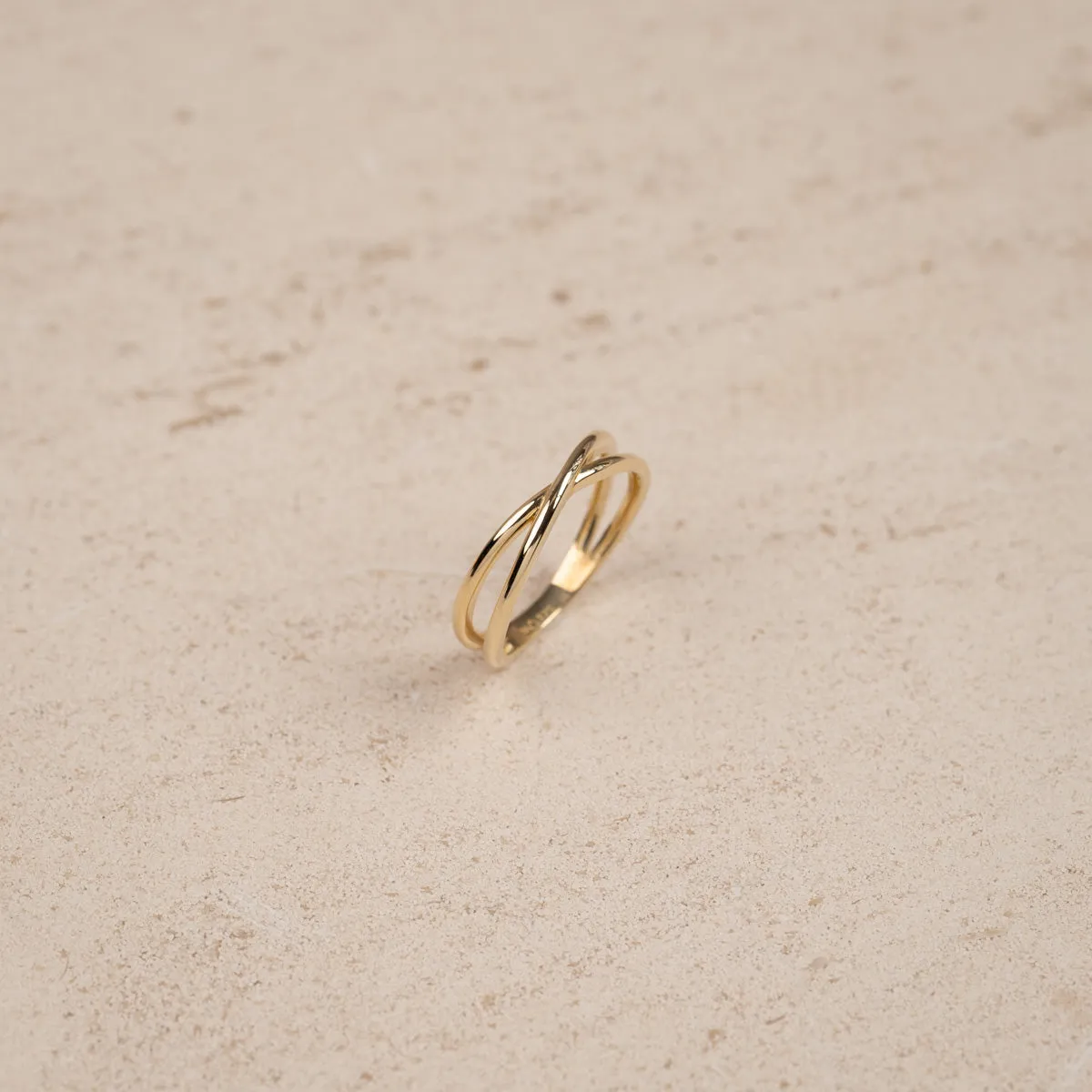 Sisi Copenhagen Larissa krydsring massiv 9 kt guld