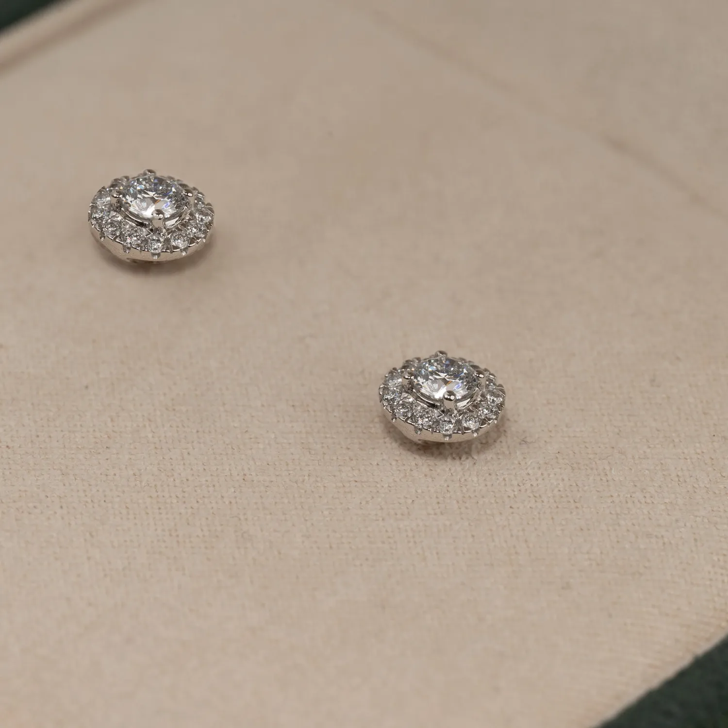 Sisi Copenhagen Halo Lab-Diamond ørestikker hvidguld 0,65 ct
