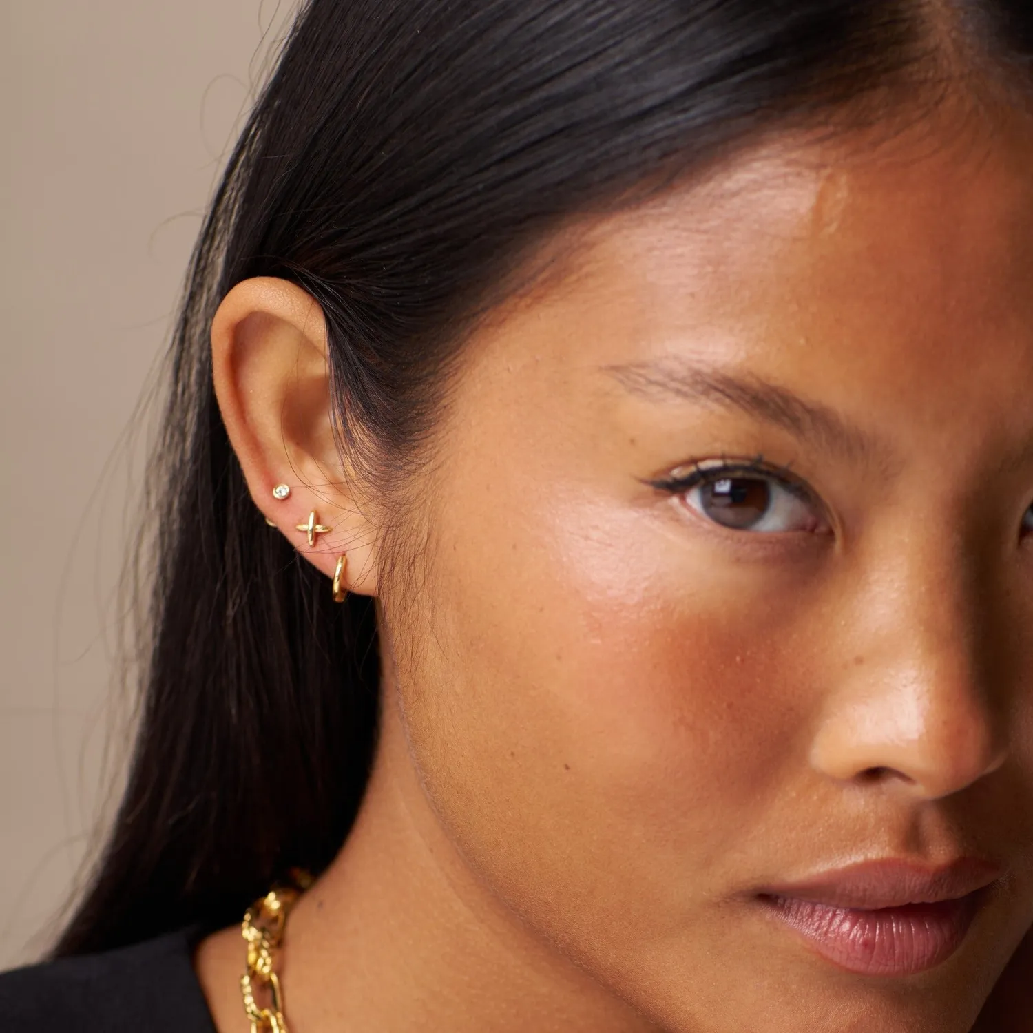 Orelia Cross & Micro Hoop øreringe sæt guld 6-pak