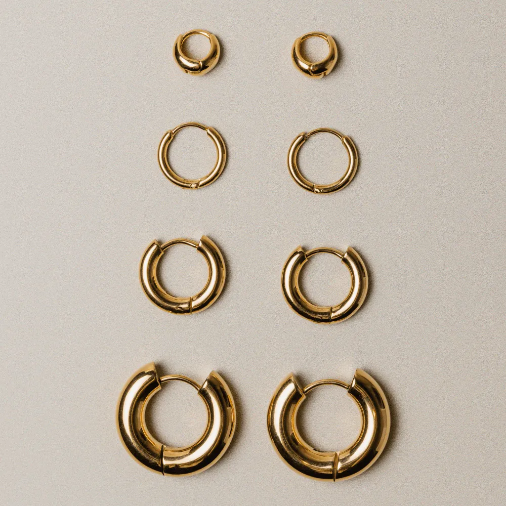 Orelia Luxe Chubby Huggie Hoop øreringe guld vandtætte