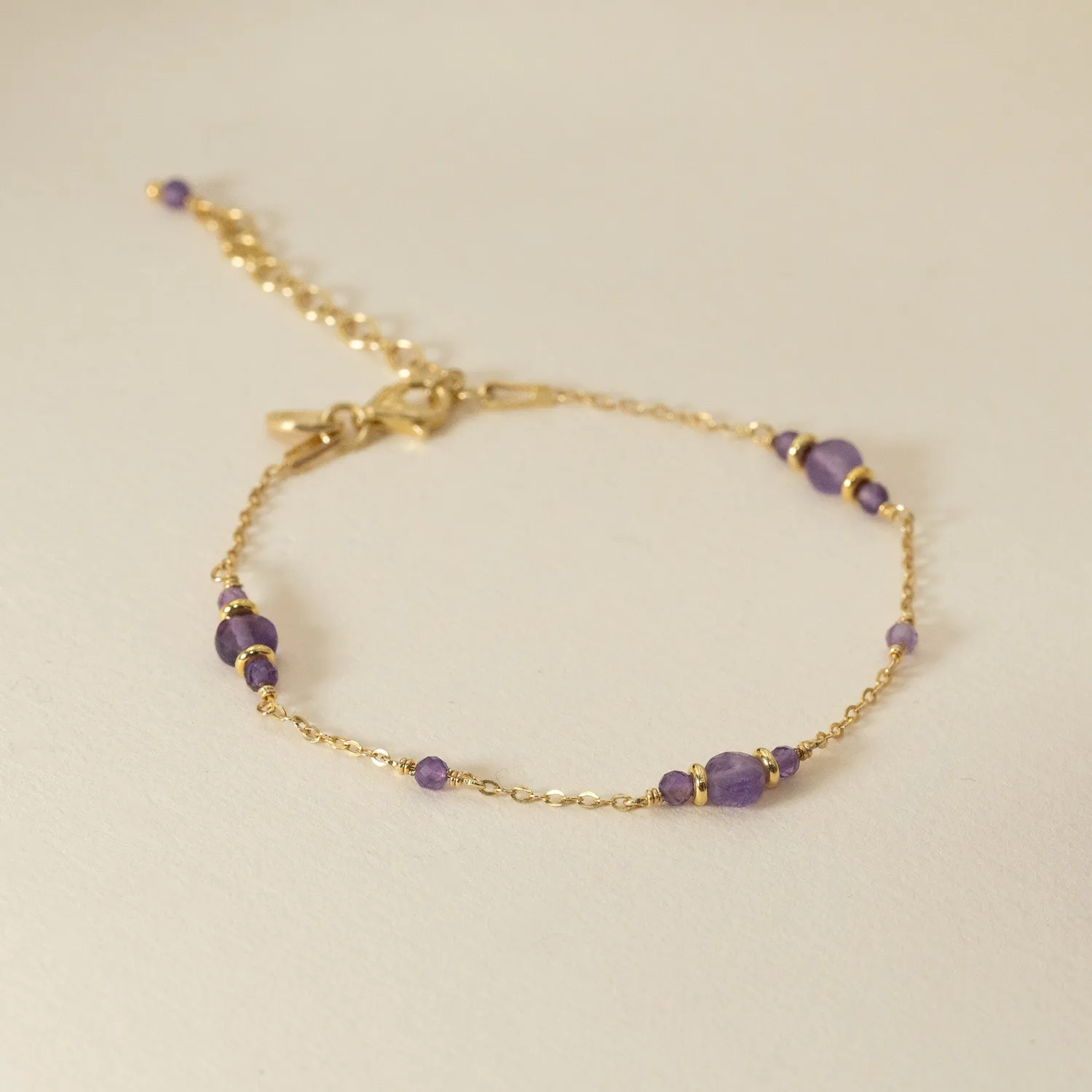 Sisi Copenhagen Cordelia forgyldt armbånd lilla ametyst 15,5+4 cm