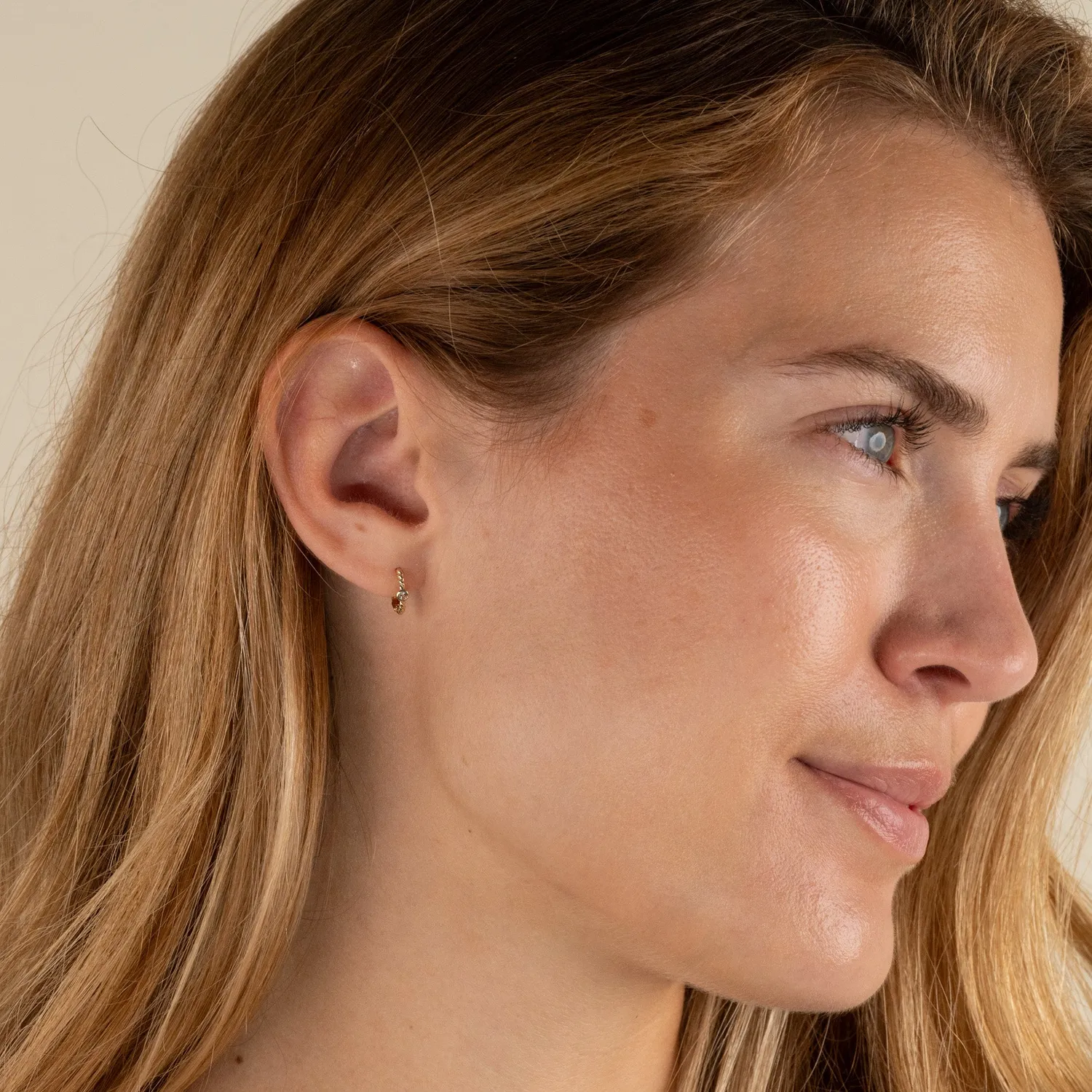 Sisi Copenhagen Sigrid creoler hvid topas 9 kt guld 10 mm