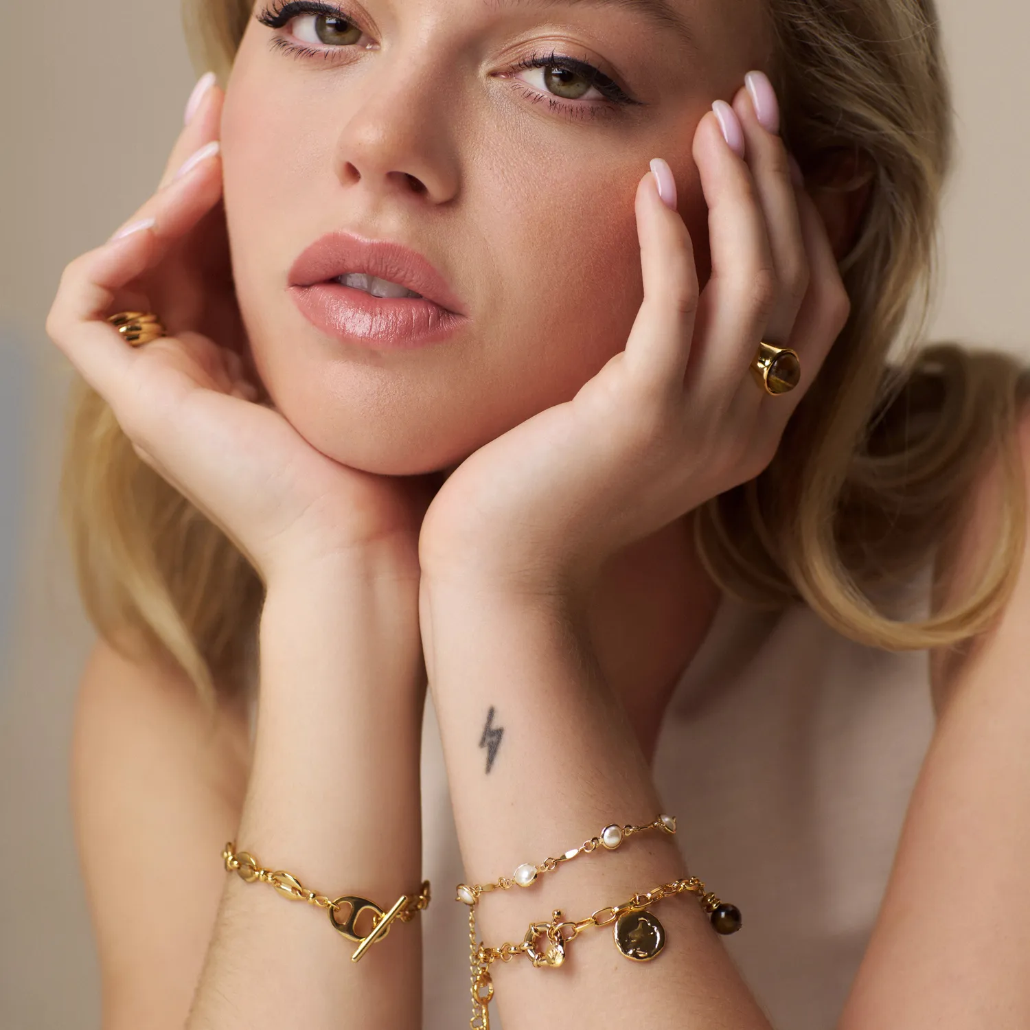 Orelia Pearl & Bar Link Armbånd guld ferskvandsperler