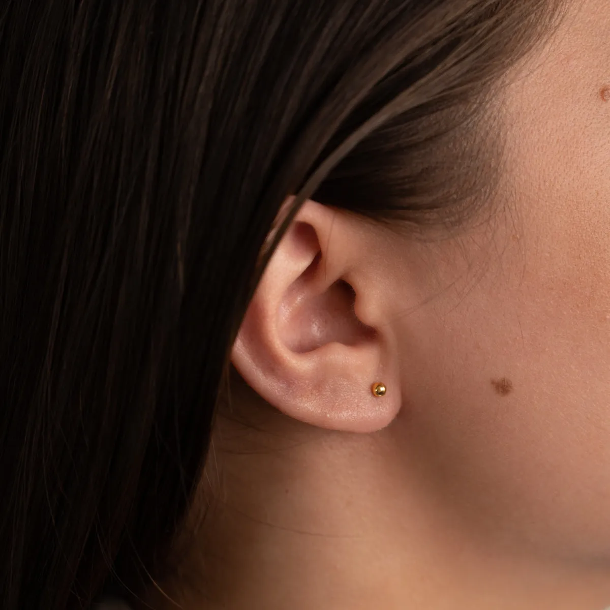Sisi Copenhagen Dot Golden ørestikkere forgyldt par 2,5mm