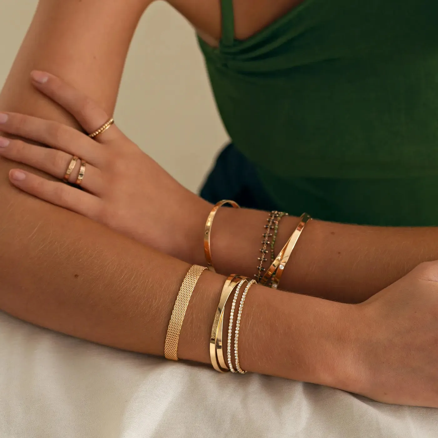 TIMI OF SWEDEN Essential armring armbånd guld justerbar