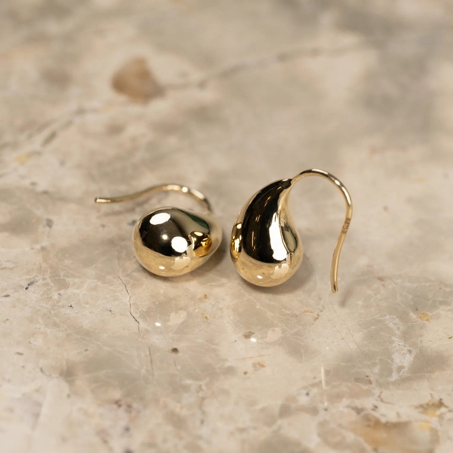 Sisi Copenhagen Berenice hook øreringe 9 kt guld dråbe