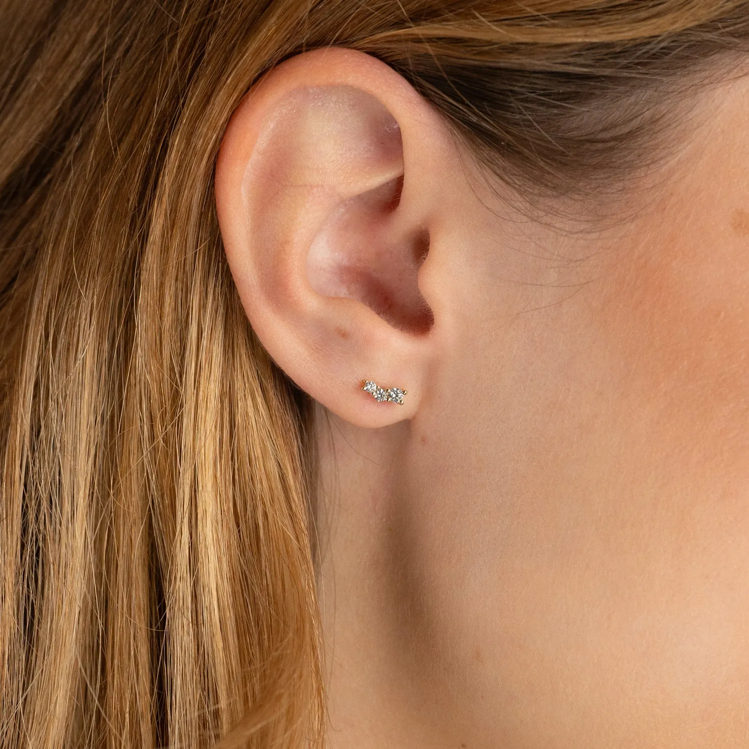 Sisi Copenhagen Graduating Curved diamantørestikker 0,22 ct guld