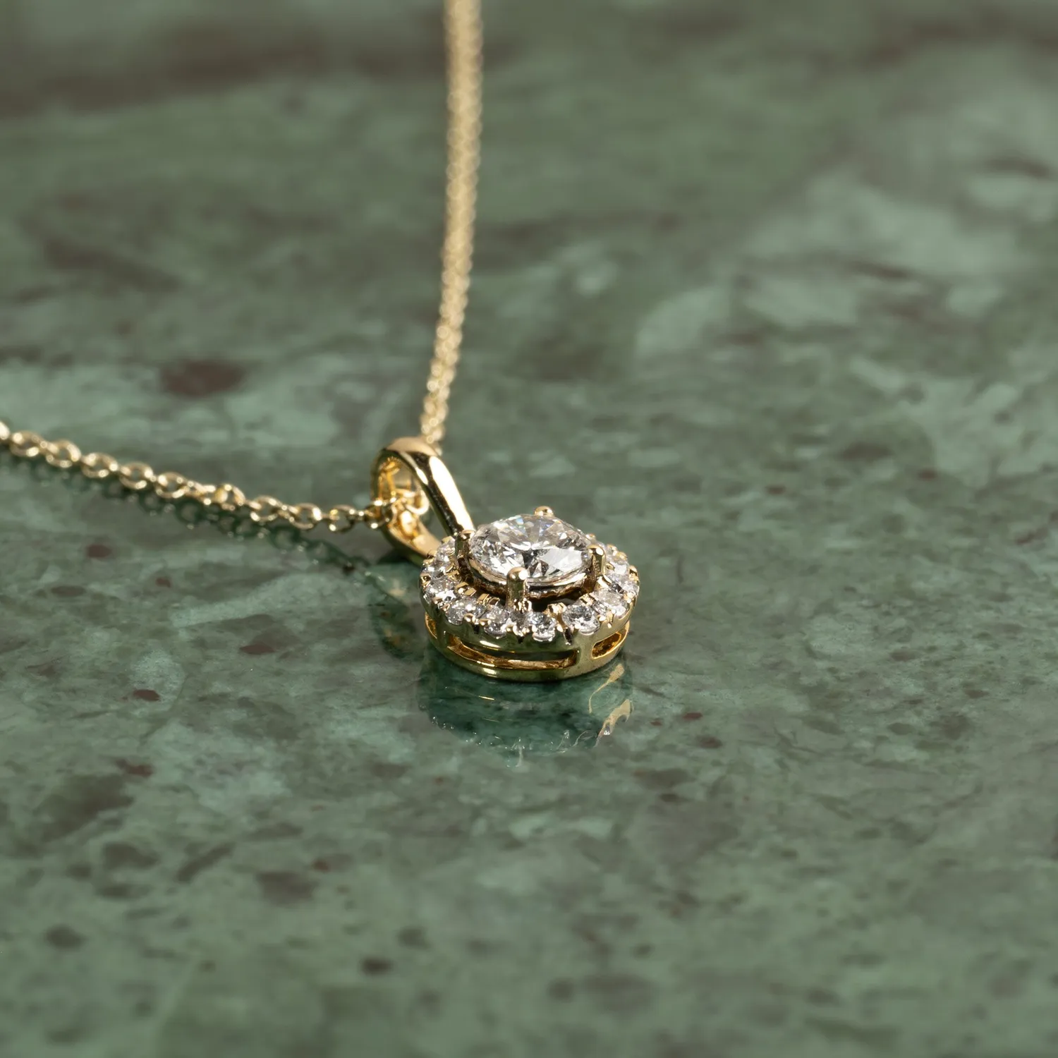 Sisi Copenhagen Round Halo diamant vedhæng 0,5 ct guld