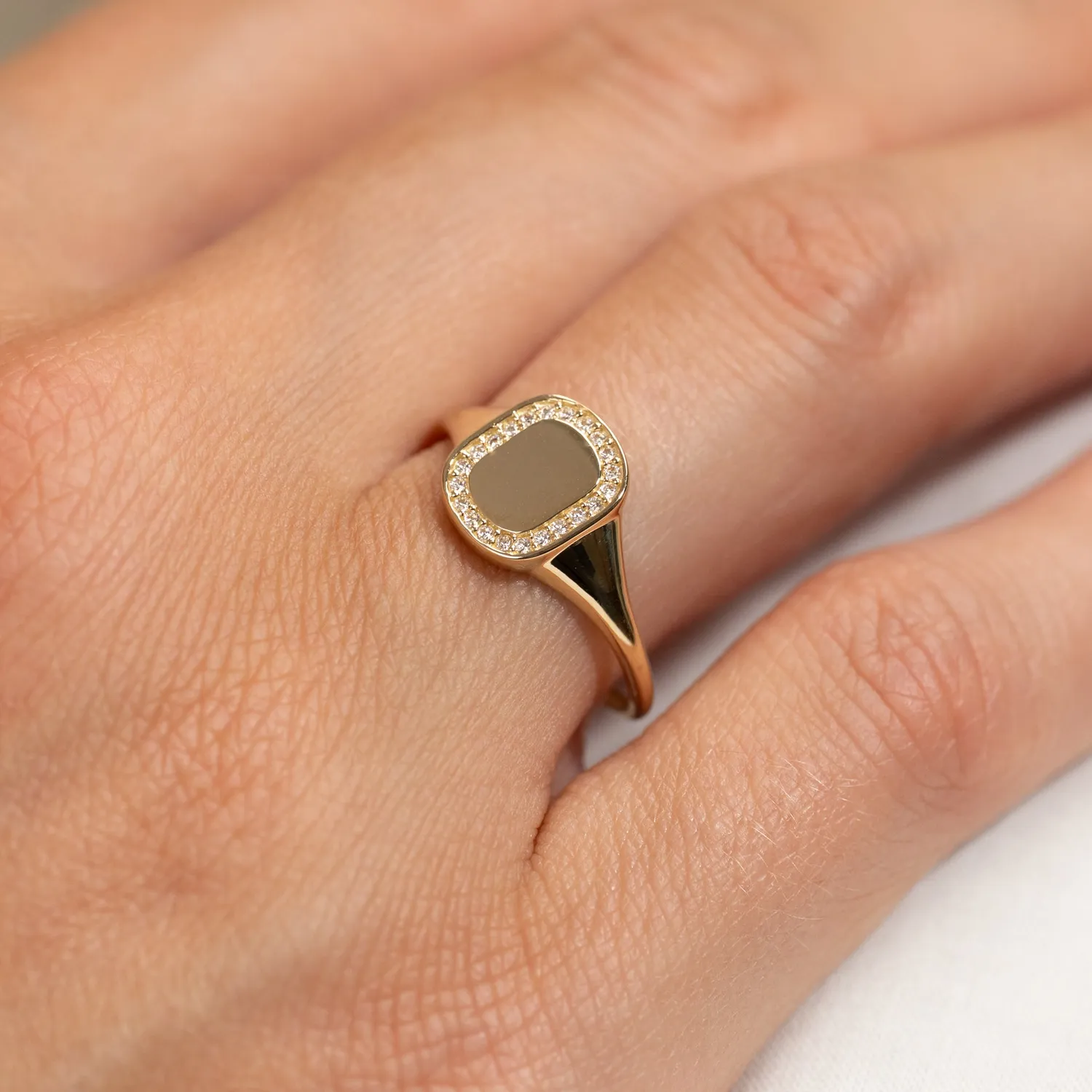 Sisi Copenhagen Frida signetring guld 9 kt zirkonia graverbar