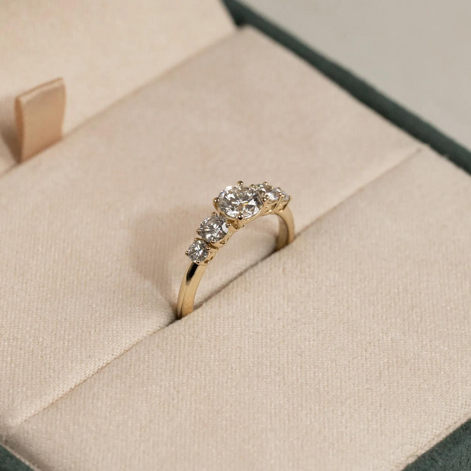 Sisi Copenhagen Five-Stone Trellis diamantring guld 1,0 ct 14 kt