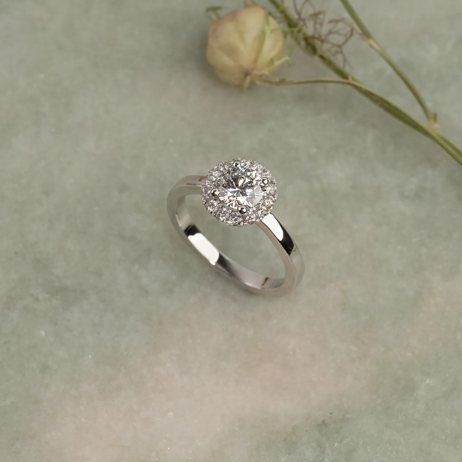 Sisi Copenhagen Simple Halo diamantring 0,7 ct 14 kt guld