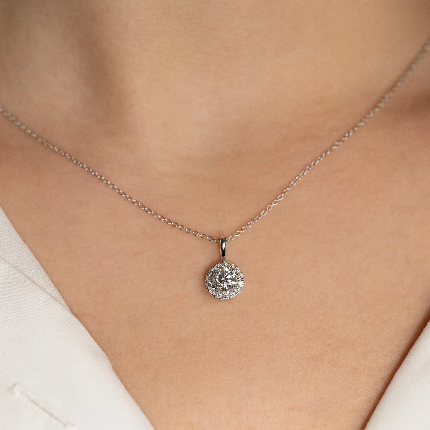 Sisi Copenhagen Round Halo vedhæng 0,66ct 14kt hvidguld