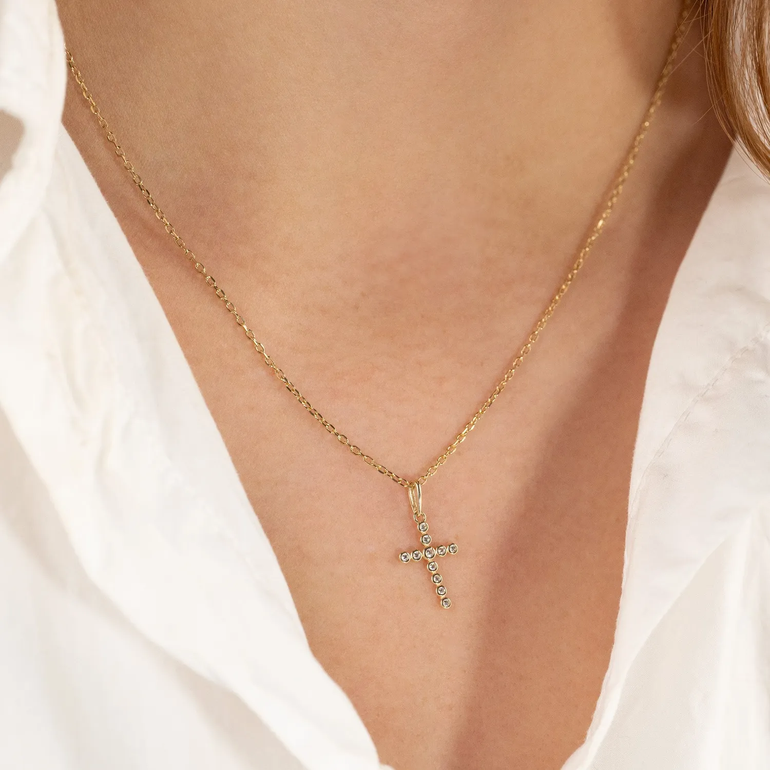 Sisi Copenhagen Crystal Cross vedhæng massivt guld 16 mm